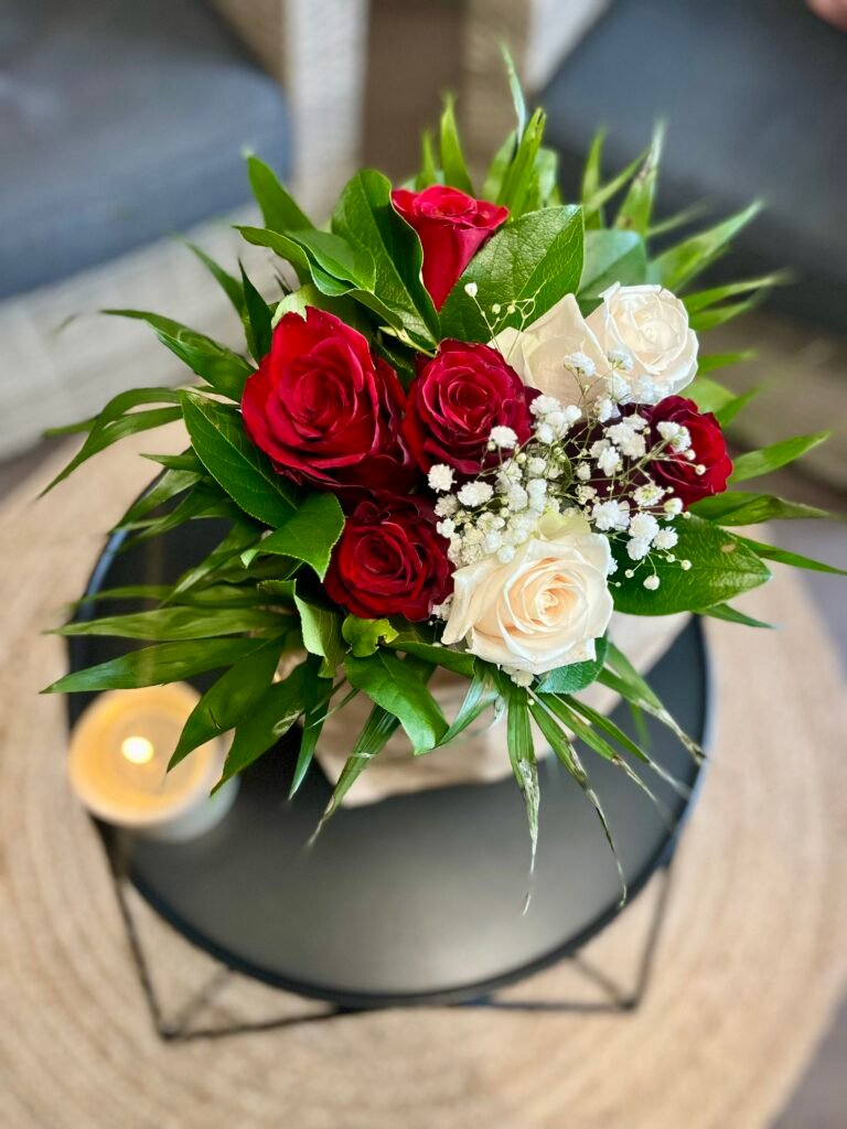 Magnifique bouquet de roses rouges au Relais de la Hardiesse pour du romantisme garanti.